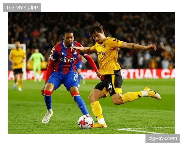 水晶宫球员闪耀赛场，力克强敌引球迷热议