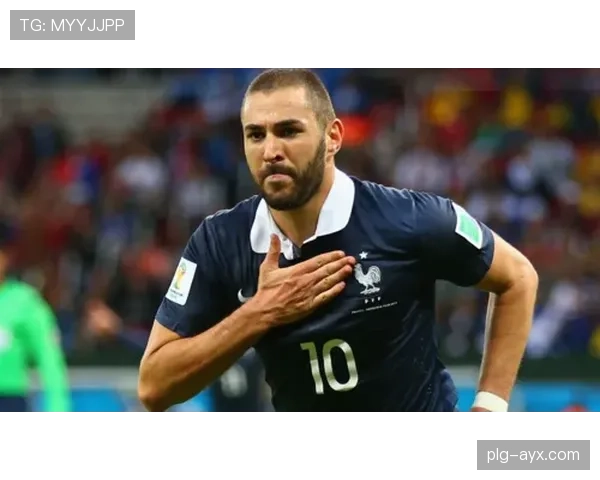 本泽马是否依赖体系？战术角色与自主进攻能力分析